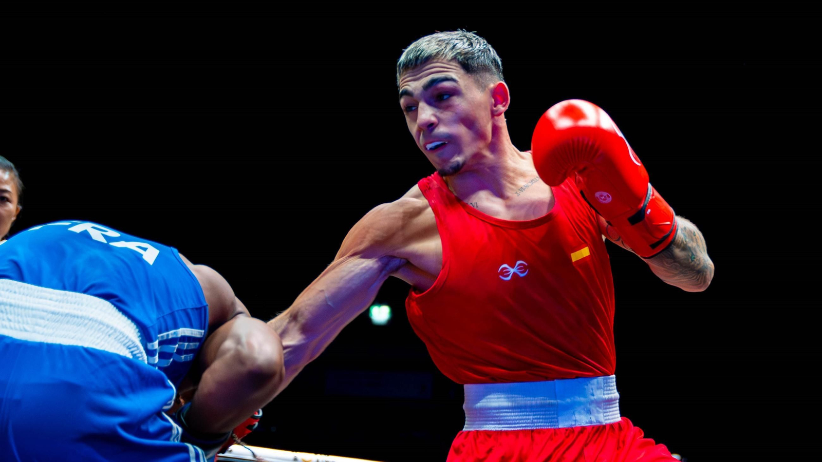 Rafa Lozano, en su primer combate en el Mundial de Boxeo de Liverpool, el disputado ante el francés Hippocrate.