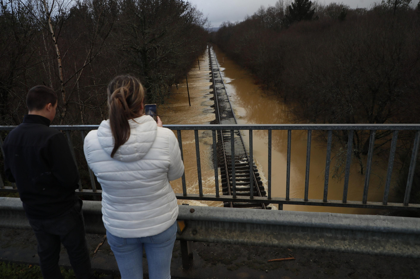 Vías de tren anegadas en Lugo.