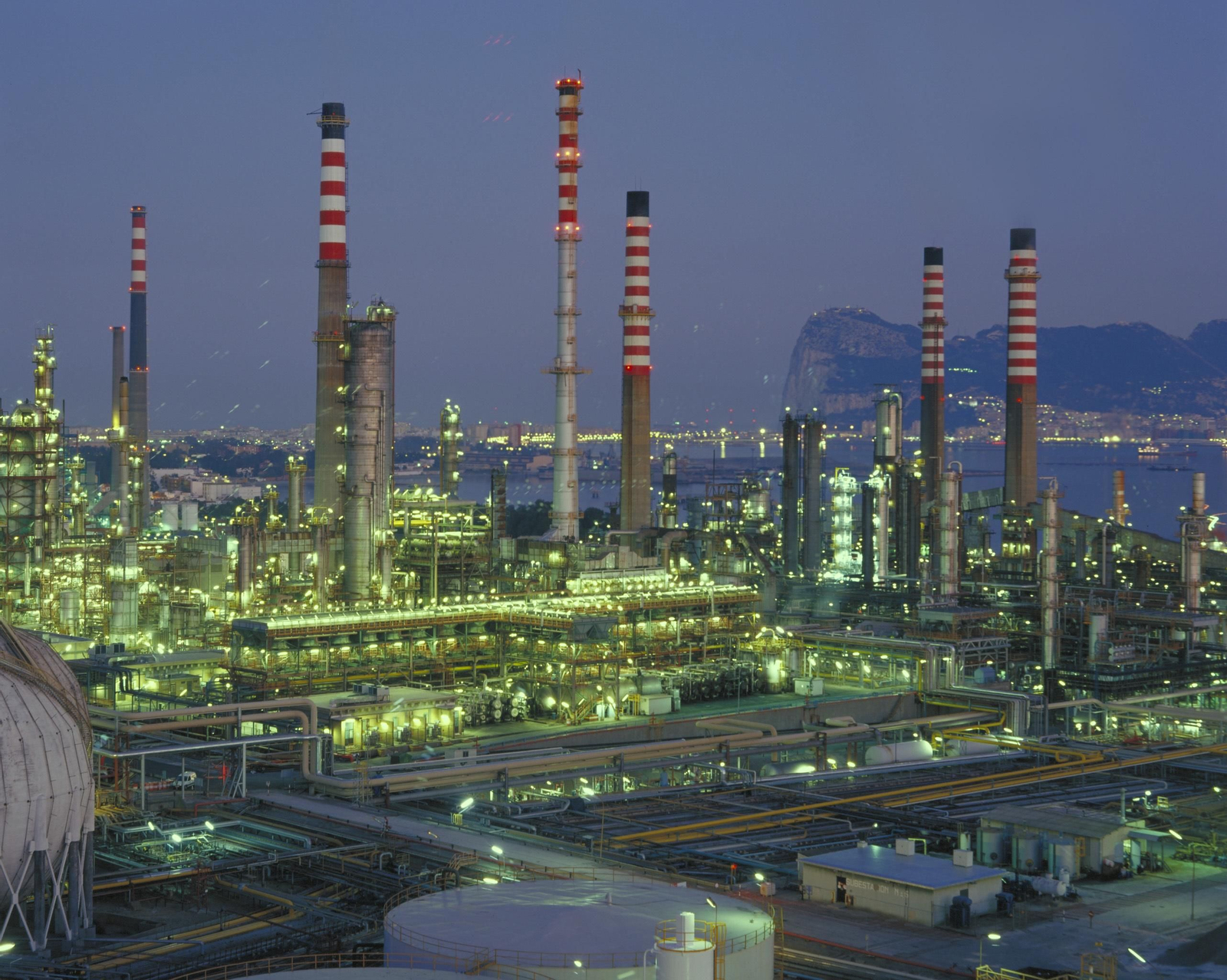 La refinería Gibraltar-San  Roque  de Cepsa.