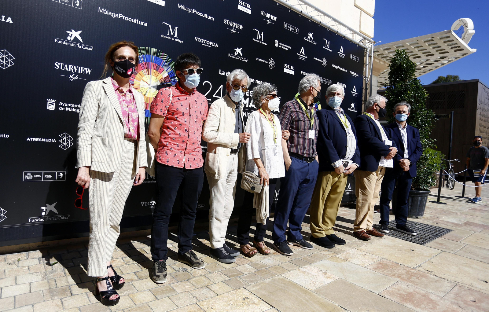 Los hijos de Berlanga  y demás participantes en el encuentro, este lunes, en el Cine Albéniz.