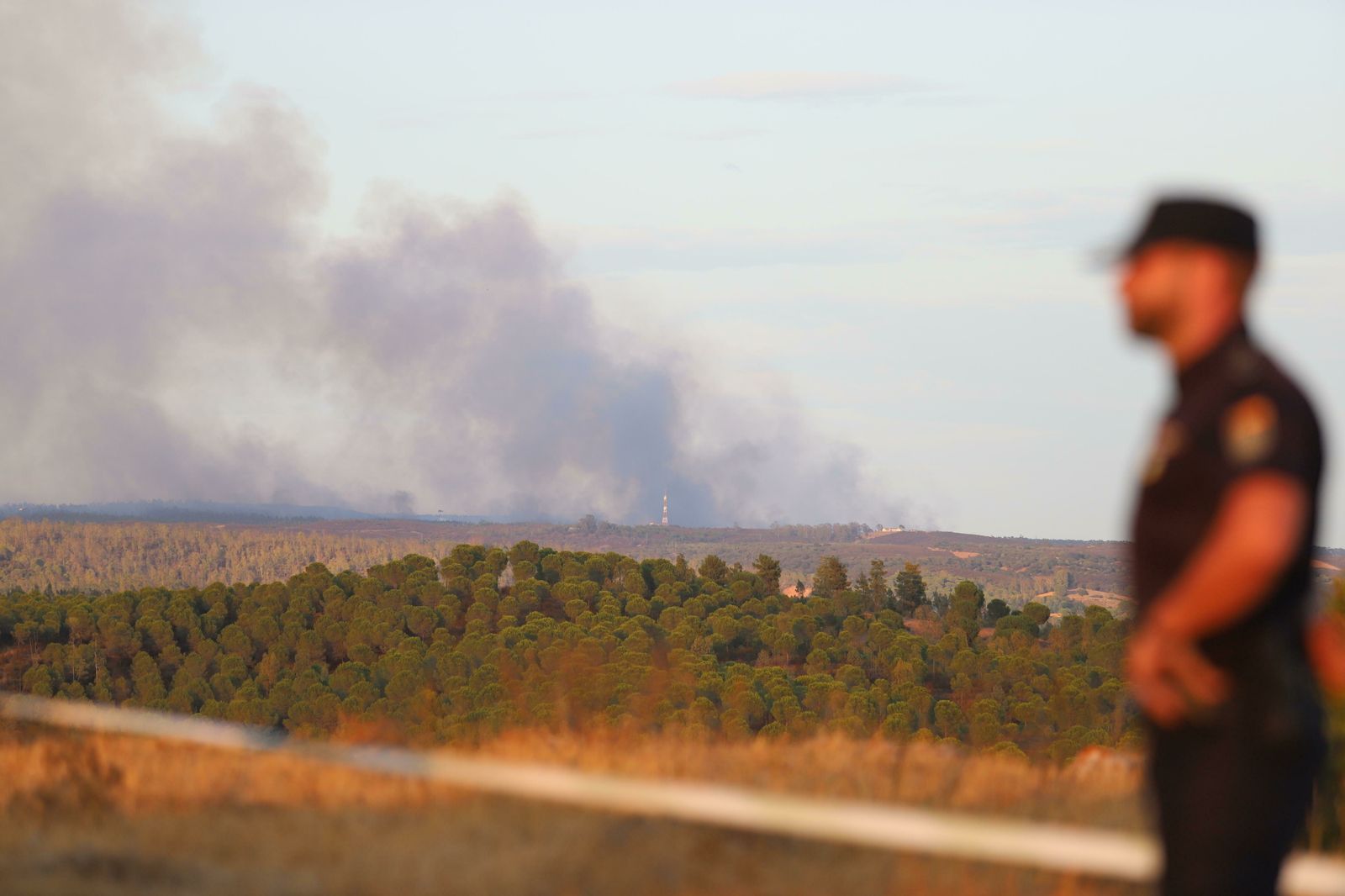 El incendio de Paterna abarca ya las 1.500 hectáreas y avanza hacia el Tinto