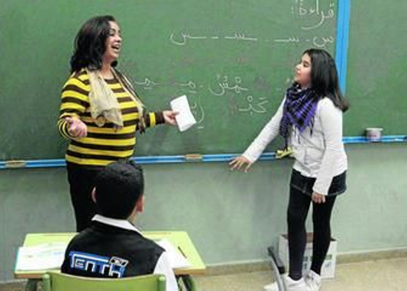 Turia El-Alkrami canta el 'abecedario' marroquí durante la clase de Árabe.
