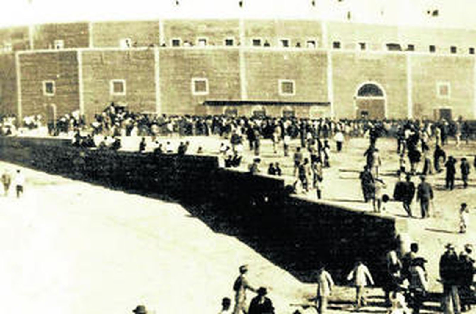 Varios heridos al saltar un toro la barrera