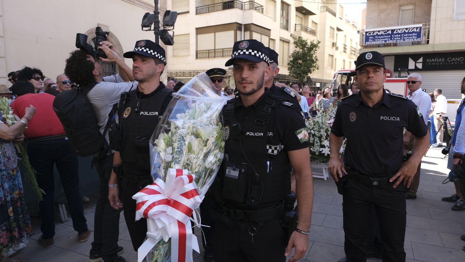 Imágenes de la ofrenda floral a la Virgen del Mar. Feria de Almería 2022