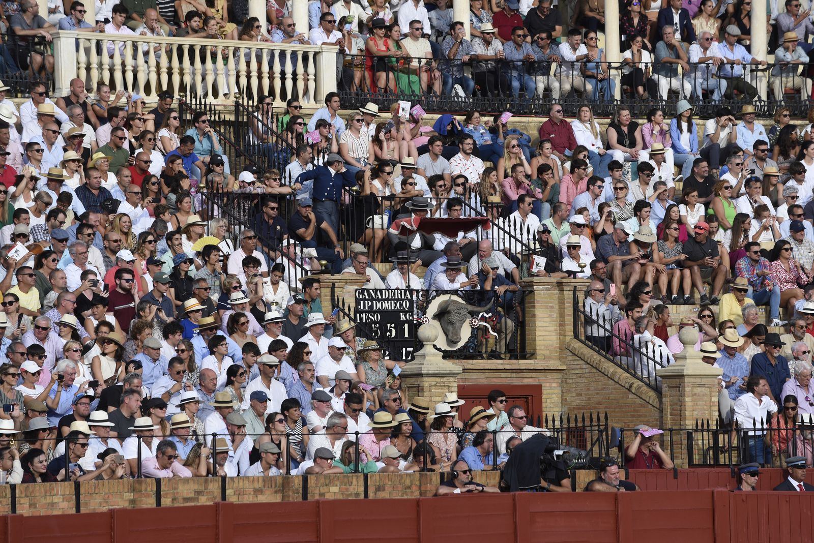 Búscate en la tercera corrida de toros de la Feria de San Miguel de Sevilla