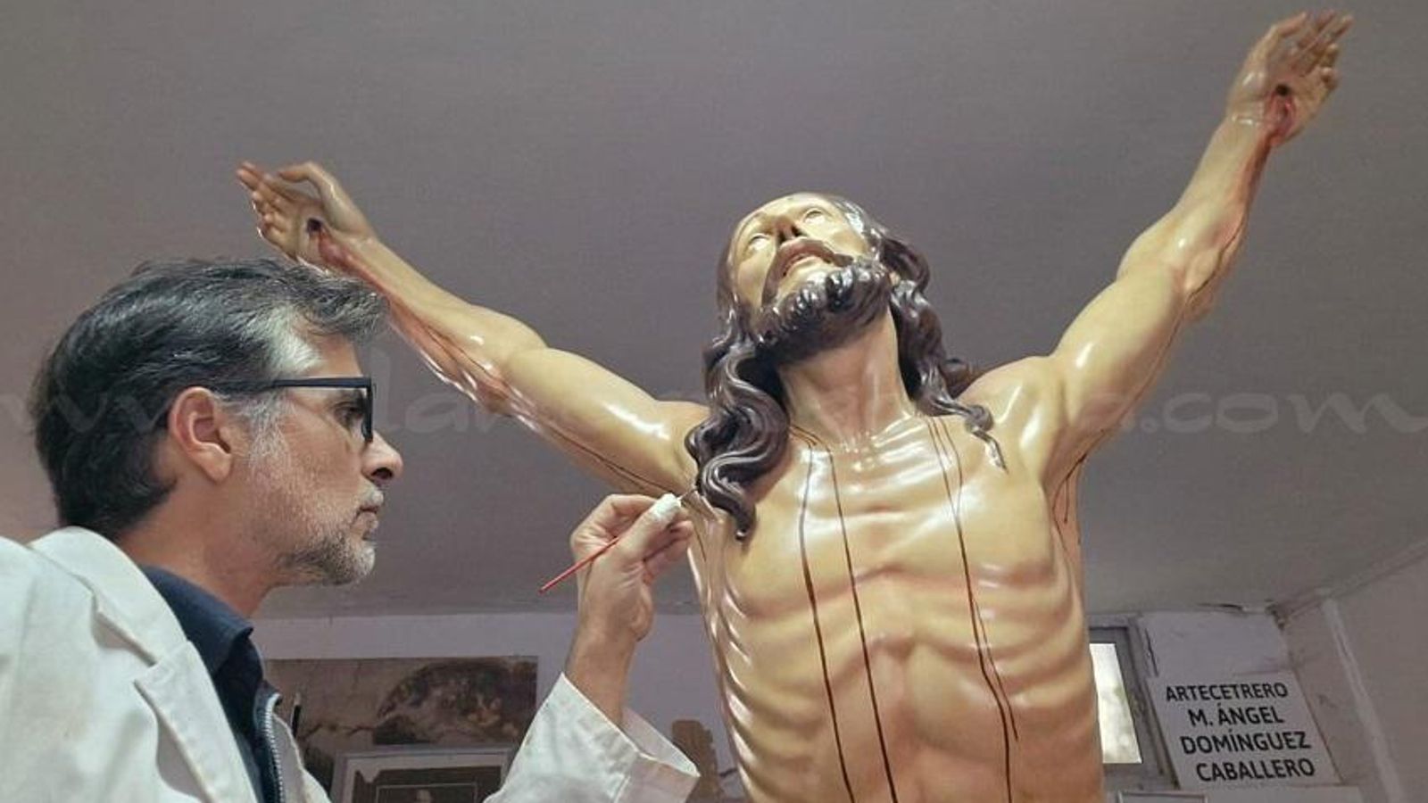 Una imagen del proceso de restauración de una imagen.