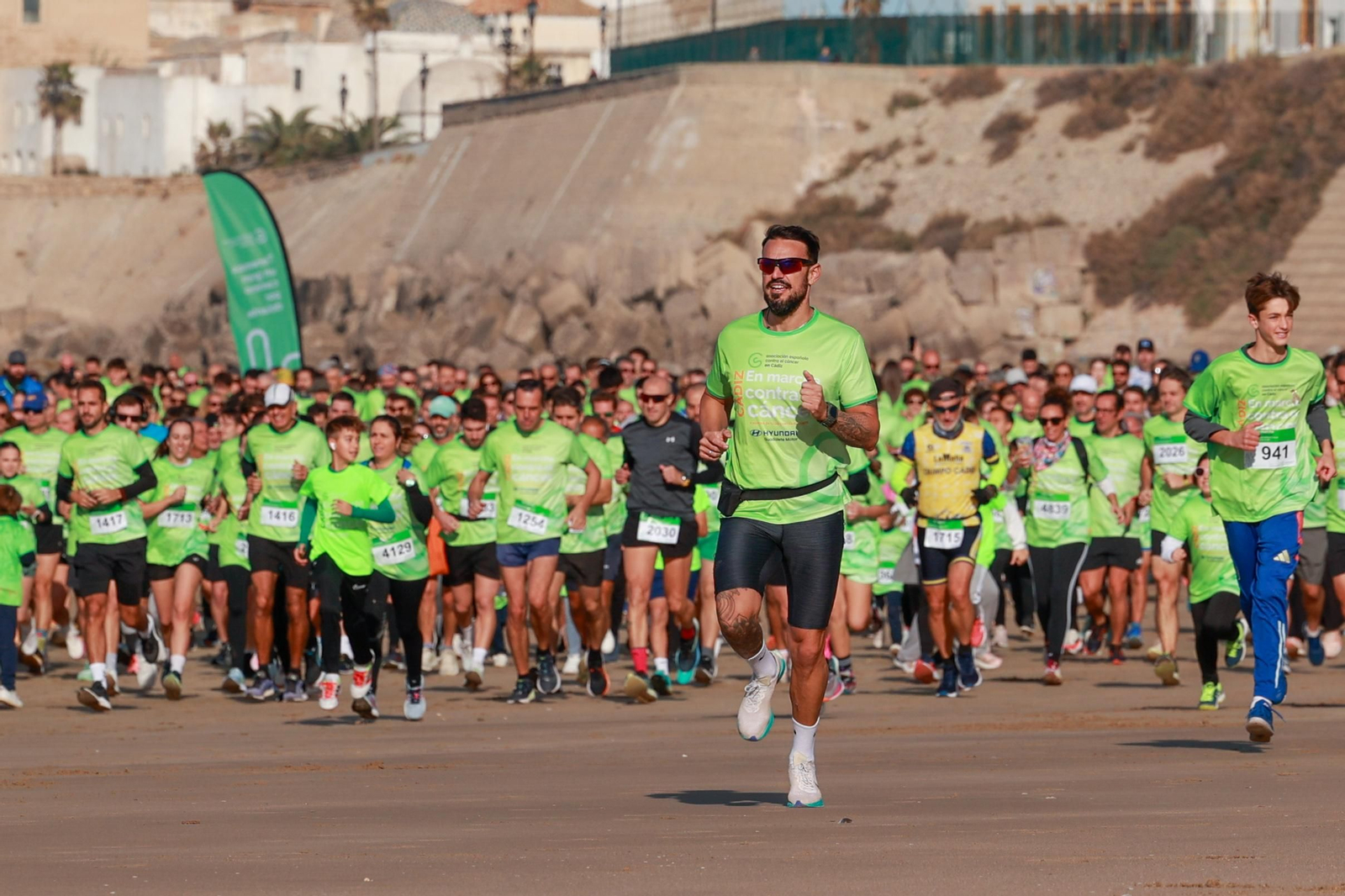 Búscate en las fotos de la XI Carrera en Marcha Contra el Cáncer de Cádiz