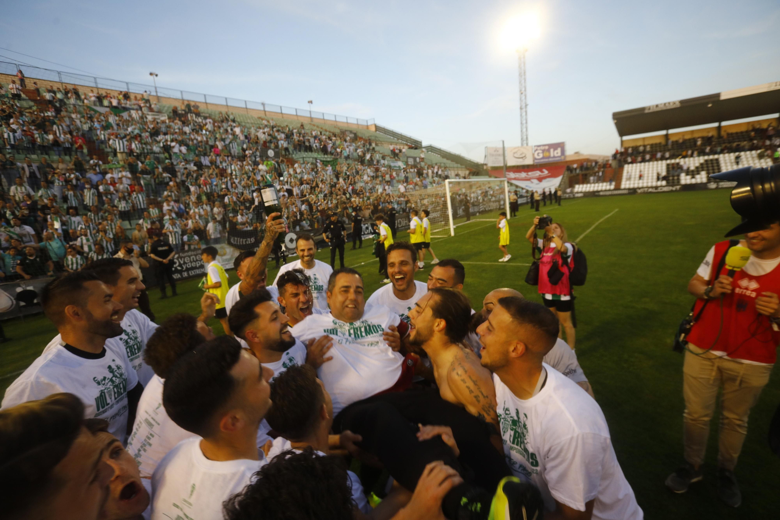Las imágenes de la fiesta del ascenso del Córdoba CF en Mérida