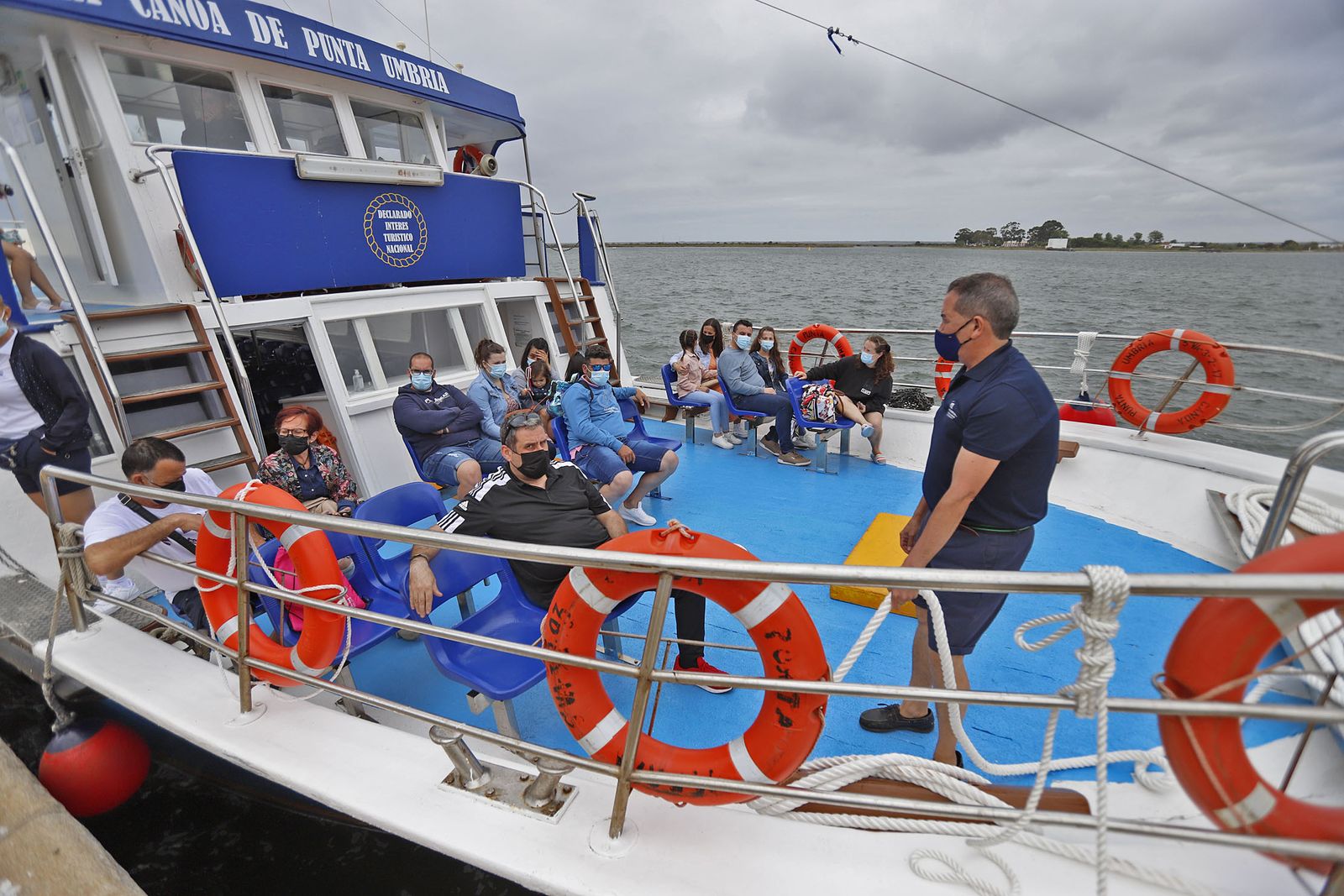 El servicio de canoas entre Punta Umbría y Huelva da el pistoletazo de salida este fin de semana