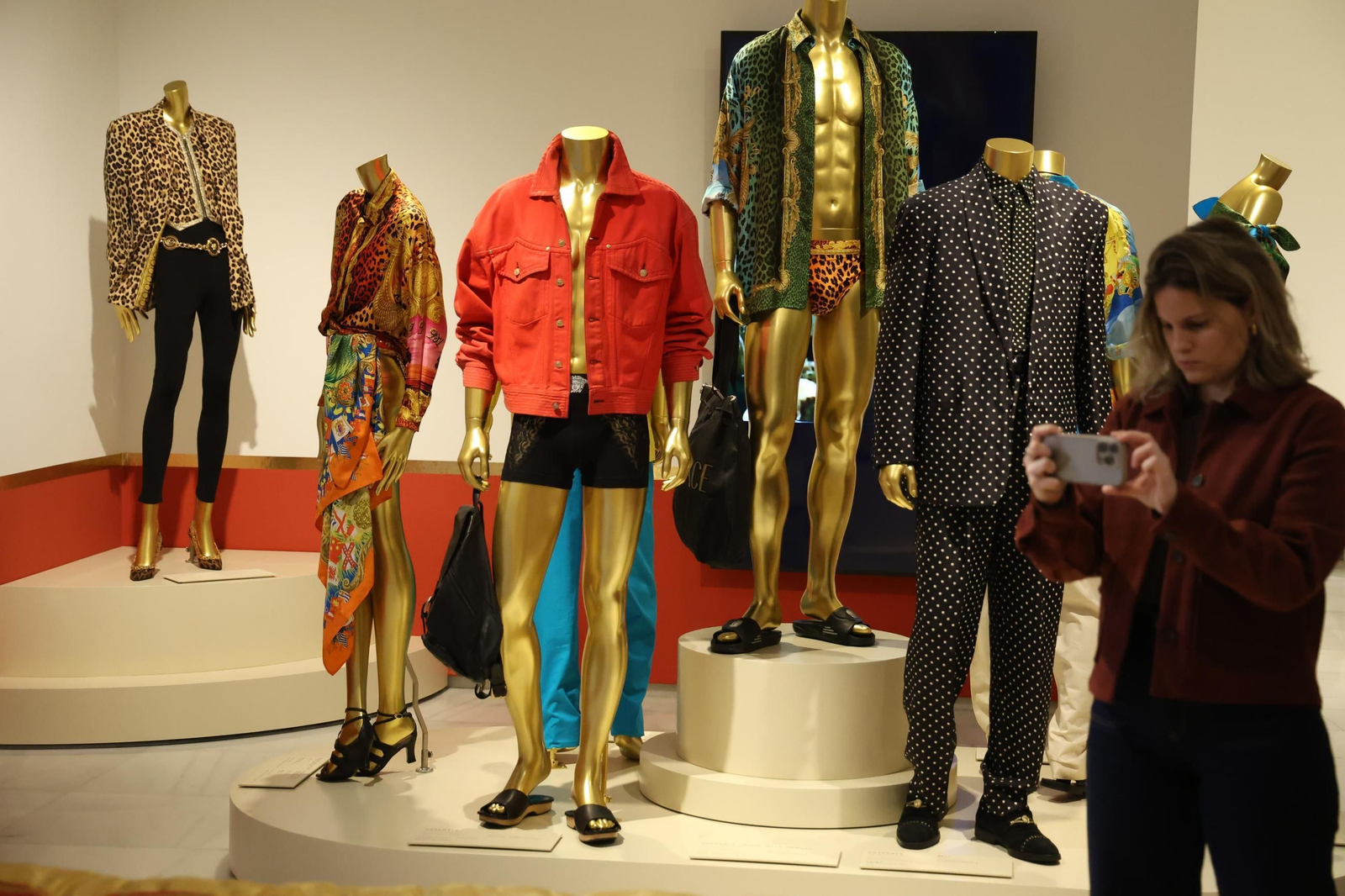 Todos los detalles de la exposición de Versace en Málaga, en imágenes