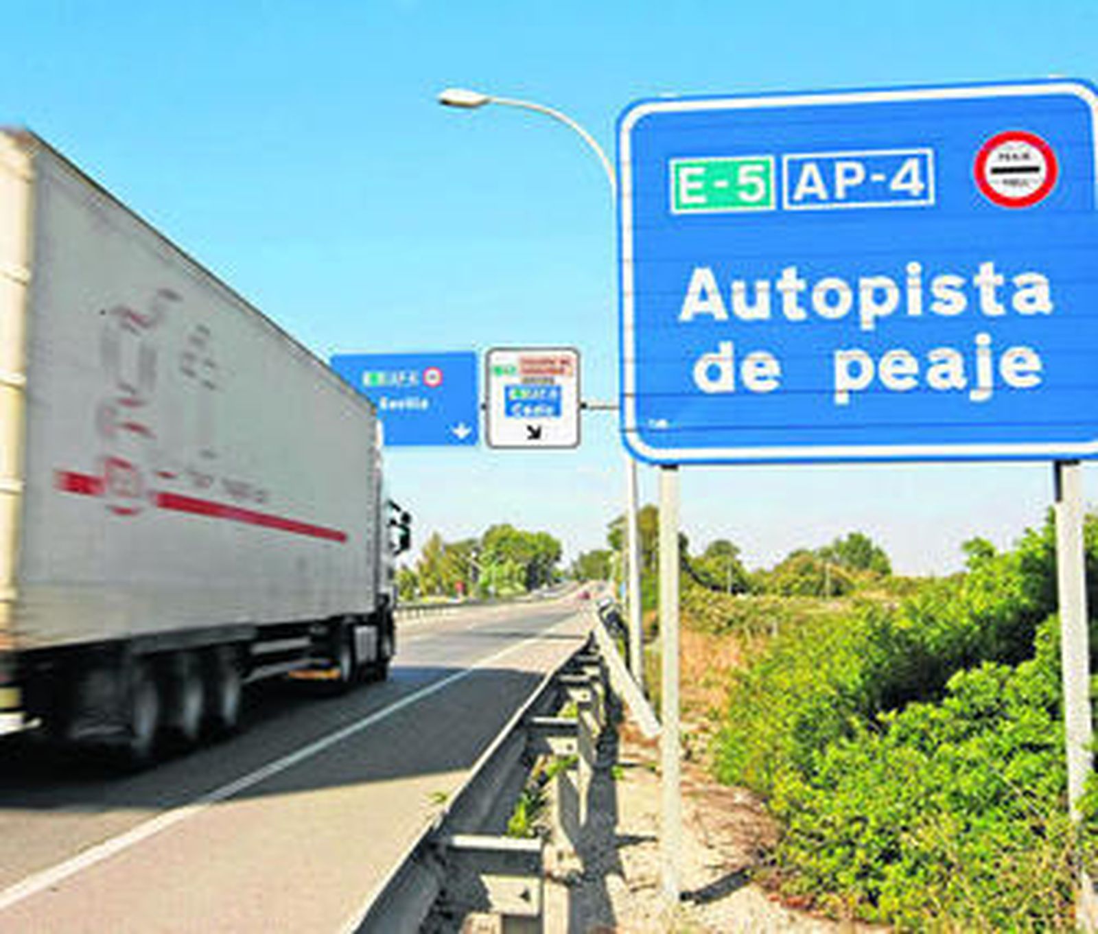 Incorporación a la autopista de peaje en la salida de Jerez.