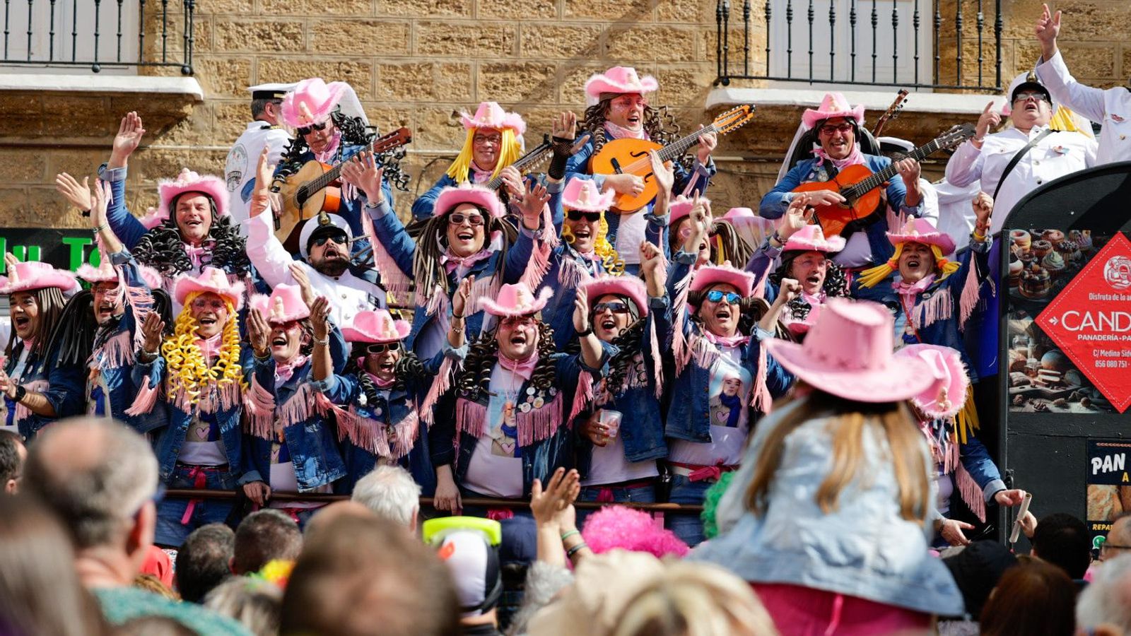 Las mejores imágenes del primer domingo de Carnaval de Cádiz