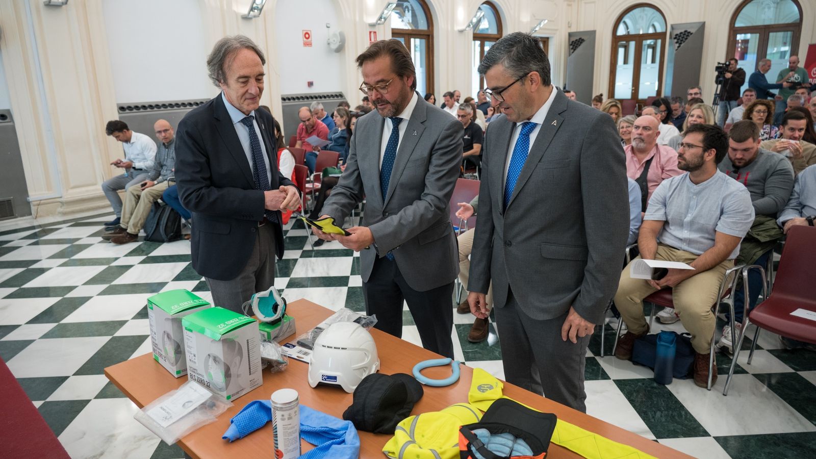 Antonio Granados, José Javier Martín y Indalecio Sánchez-Montesinos