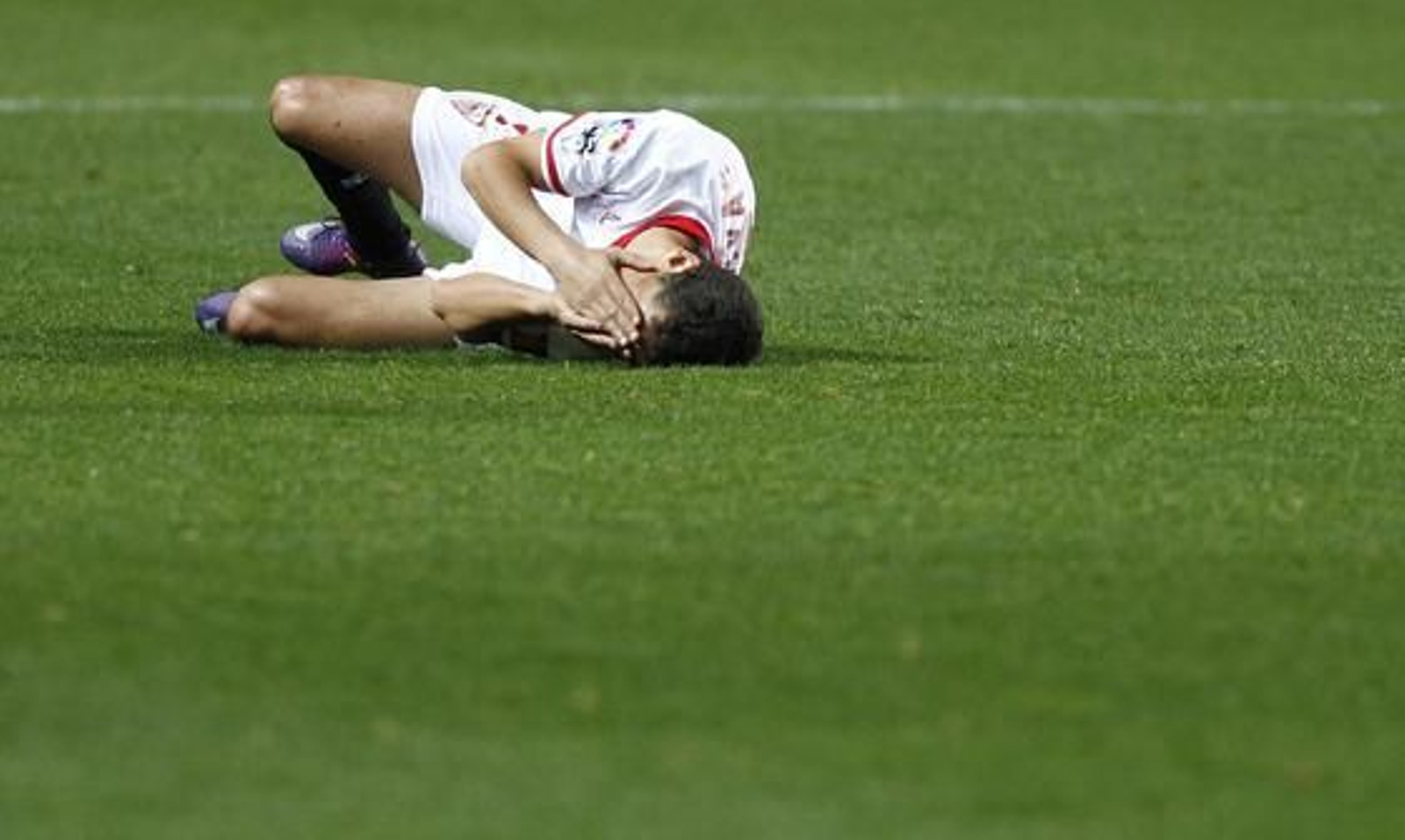 El Sevilla no puede remontar al Valencia en el Sánchez Pizjuán y queda eliminado de la Copa del Rey (2-1). / Antonio Pizarro