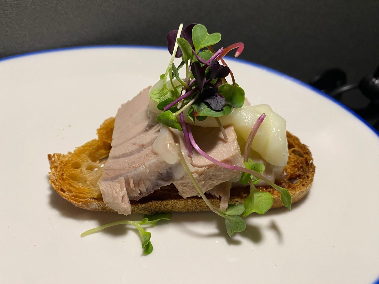 Tosta de lomo atún rojo en manteca