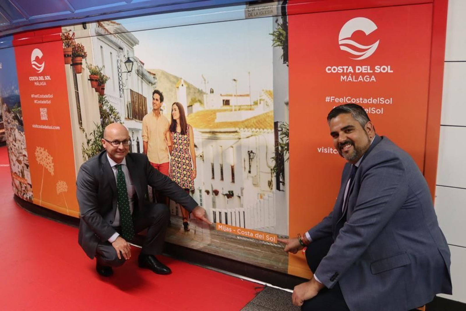 El alcalde de Mijas, Josele González (D.), y el concejal de Turismo, José Carlos Martín.