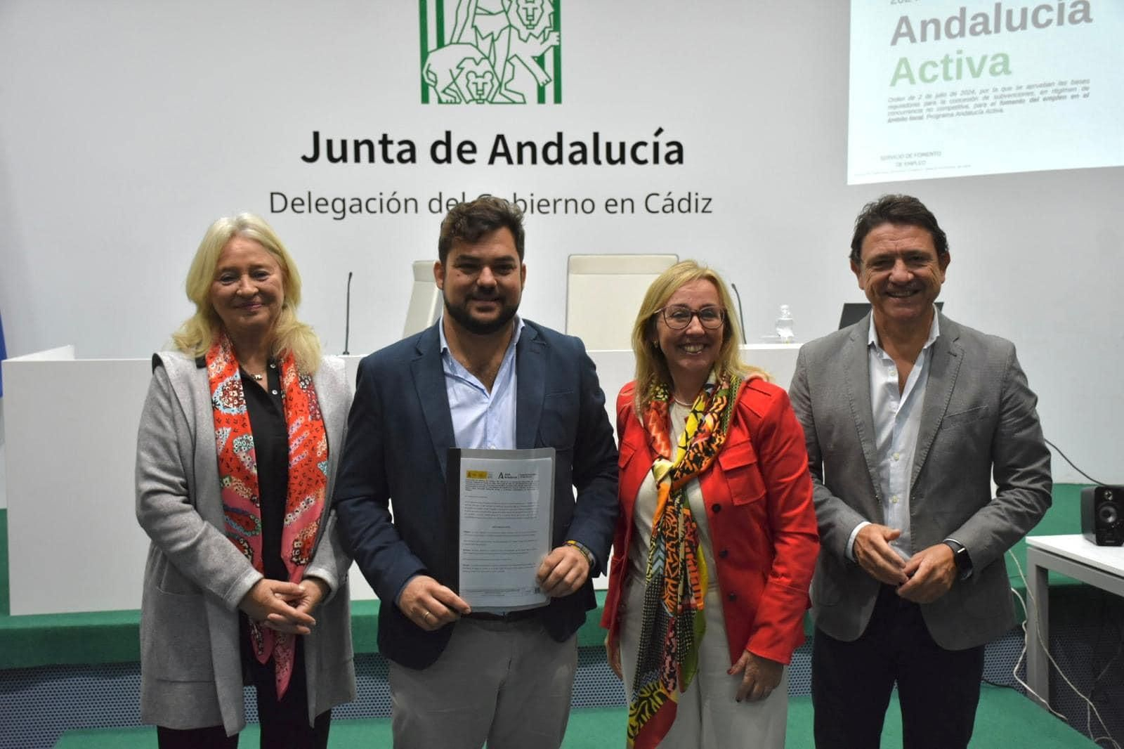 La delegada del Gobierno, Mercedes Colombo, el de Empleo, Daniel Sánchez, el alcalde Miguel Rodríguez y la concejala Inmaculada Alba.