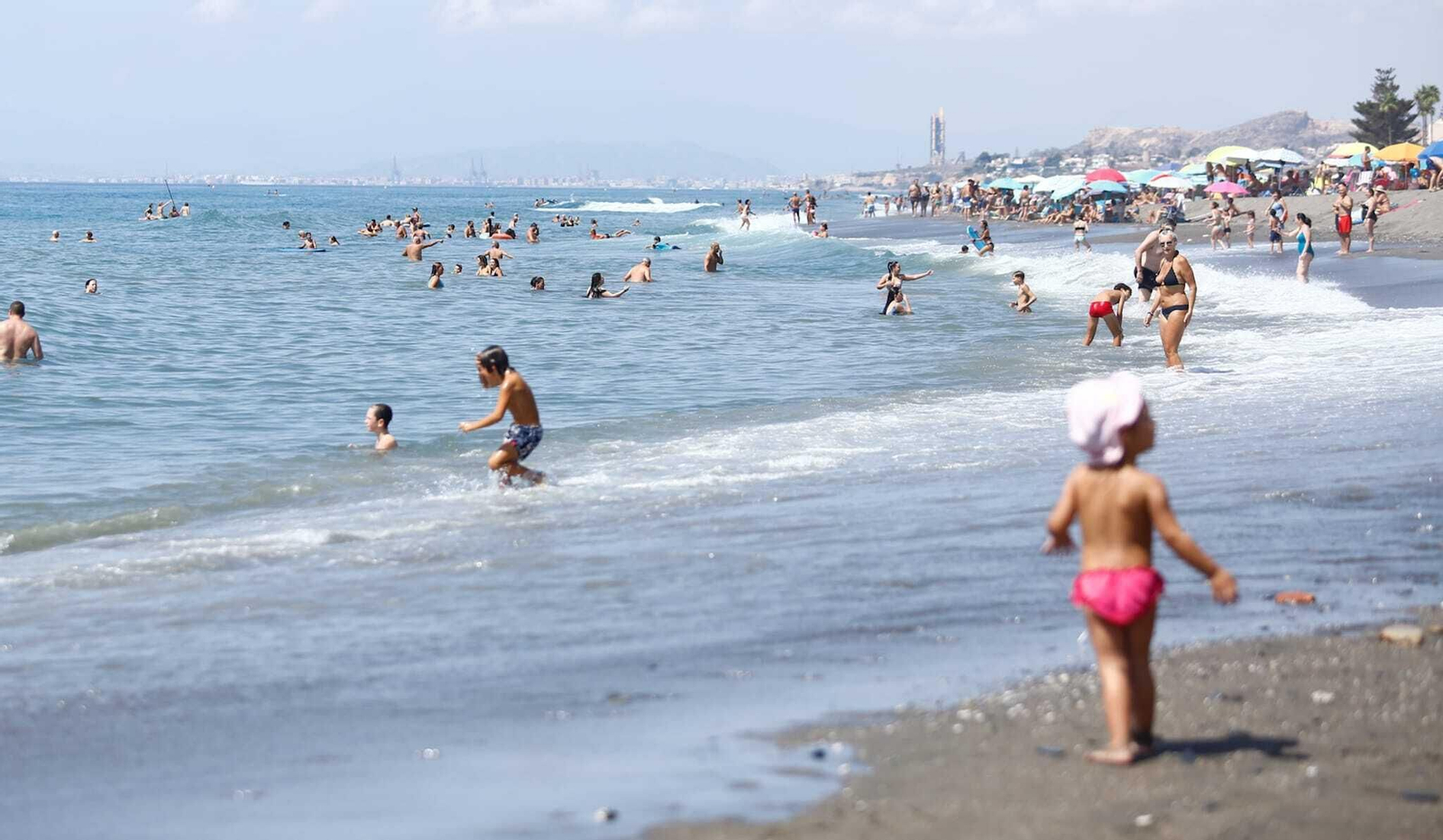 Último domingo de agosto en las playas de Málaga (fotos)