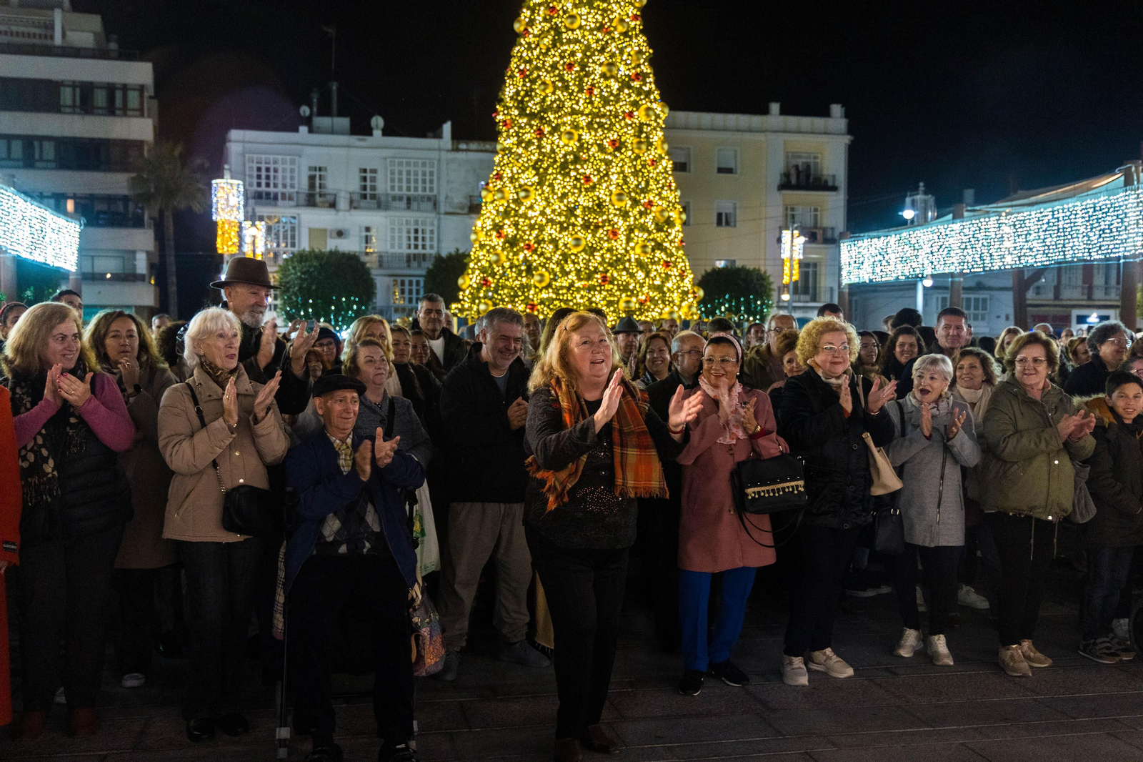 Doble sesión de zambombas navideñas en la plaza del Rey de San Fernando