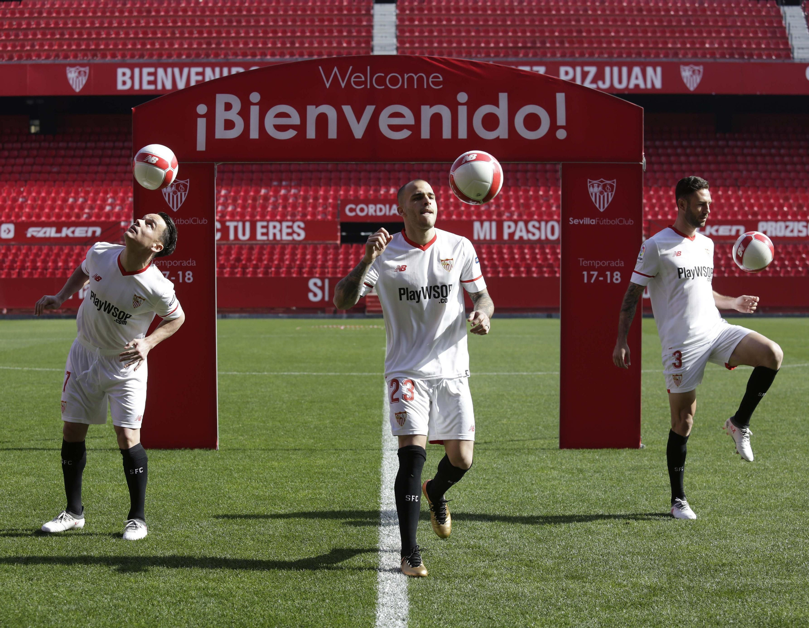 Sandro Ramírez, con la camiseta del Sevilla.