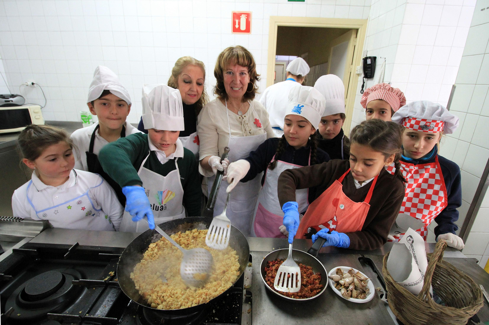 Imágenes del "Masterchef" realizado en las Teresianas con motivo de la celebración del 28-F