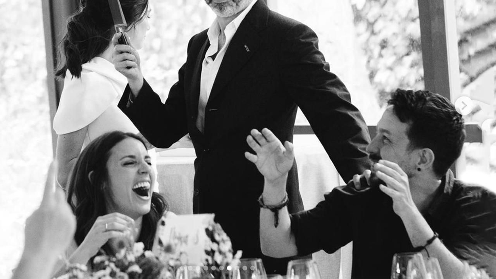 Pablo Iglesias se muestra muy cariñoso con Irene Montero en la boda de este famoso Pablo Iglesias se muestra muy cariñoso con Irene Montero en la boda de este famoso