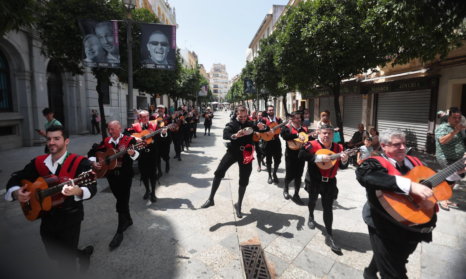 Pasacalles del Certamen de Tunas 'Ciudad de Jerez'