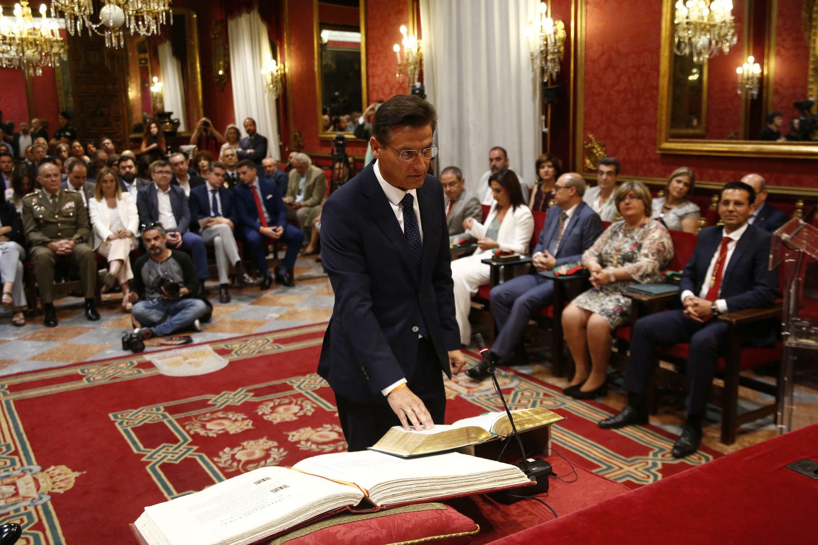 Las imágenes de la jornada de constitución del Ayuntamiento de Granada