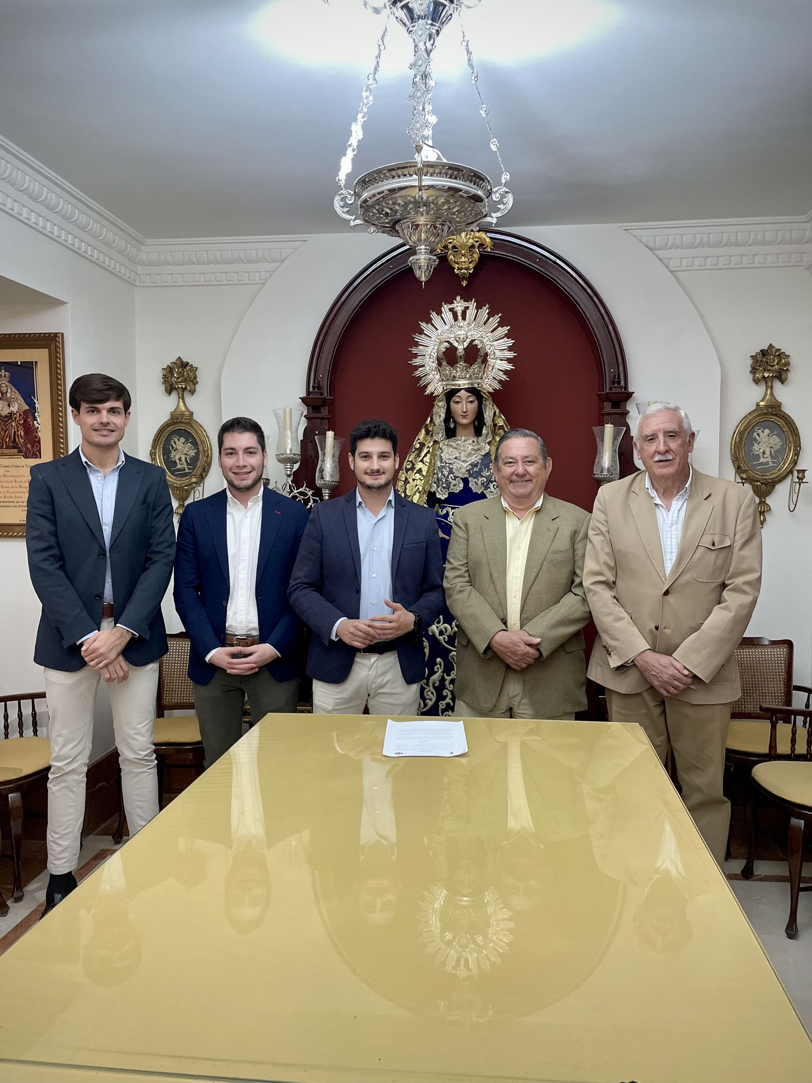 Acto de renovación en las dependencias de la cofradía