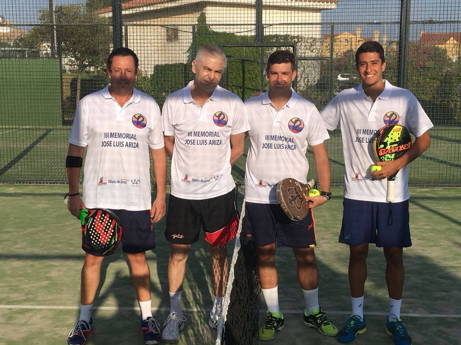 En la foto, González y Delgado, a la izquierda, antes de la final con Ariza y Jurado.