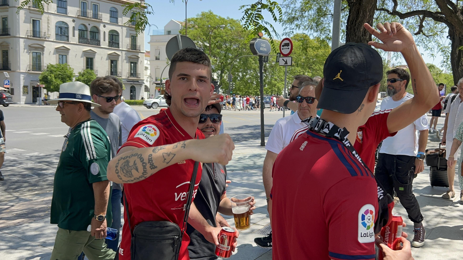 Búscate en la galería gráfica de las aficiones de Osasuna y Real Madrid en Sevilla