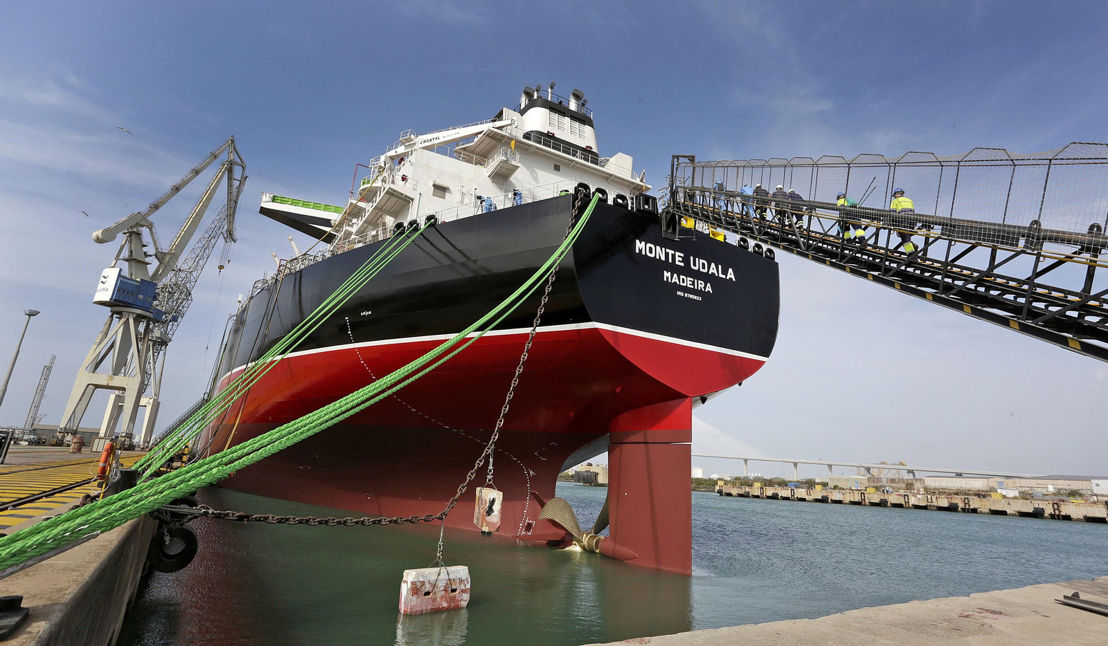 A flote el petrolero 'Monte Udala' en Navantia Puerto Real