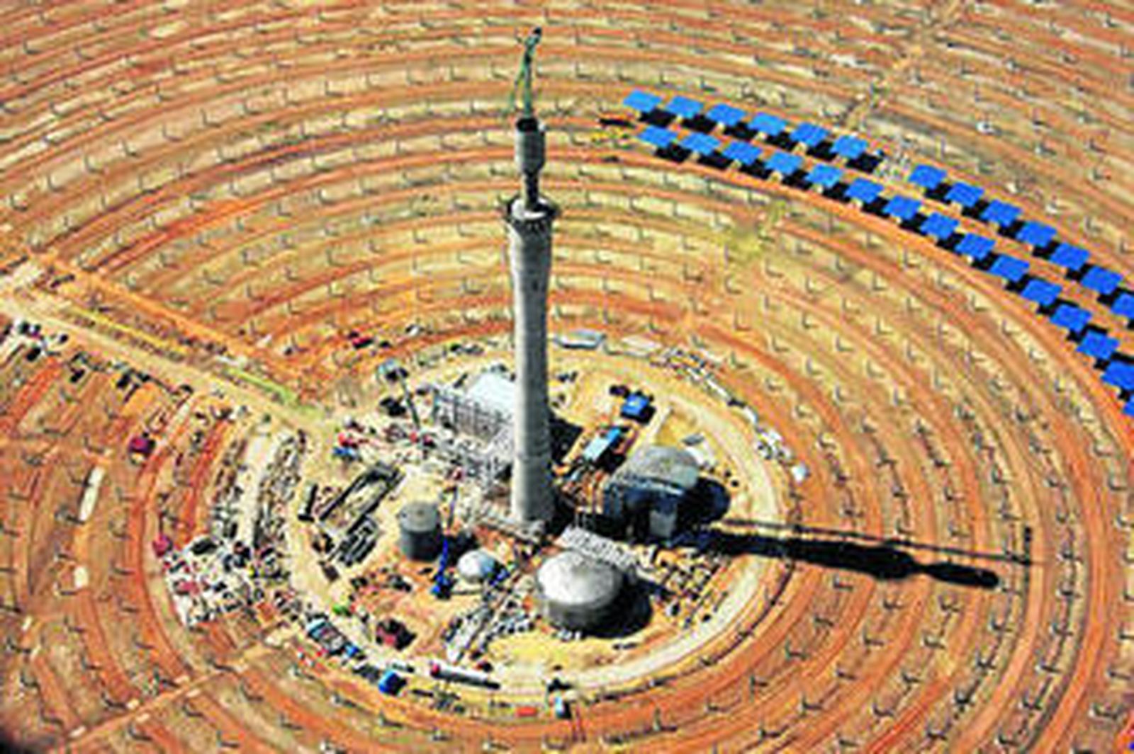 Gemasolar: una torre de más de 140 metros y 2.650 heliostatos concéntricos