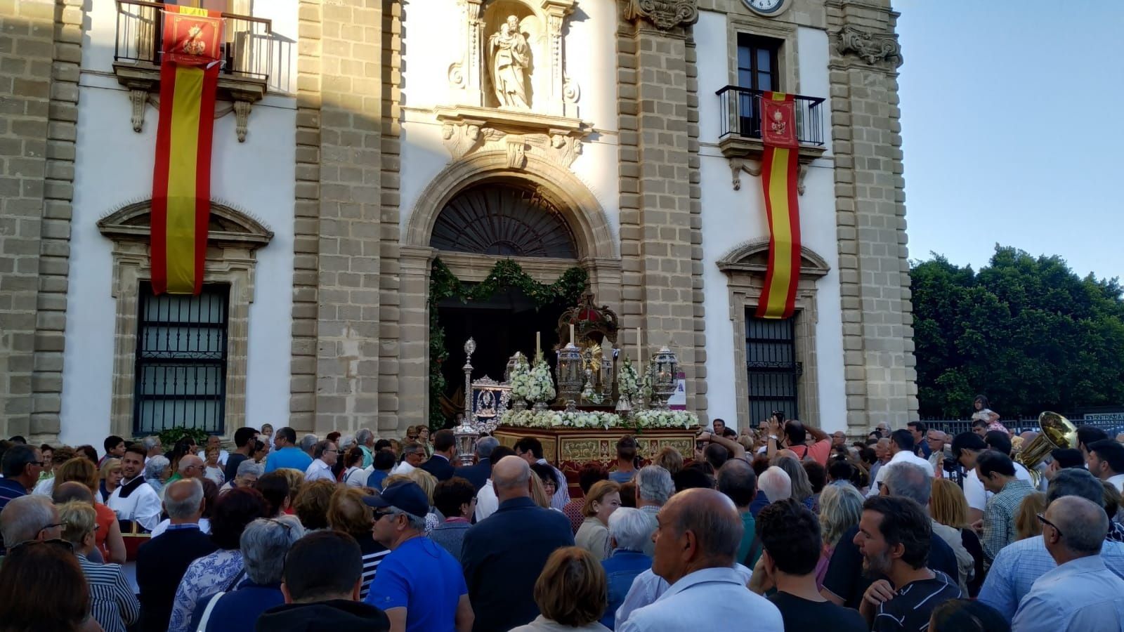 Procesión de Corpus celebrada en la parroquia de San José.