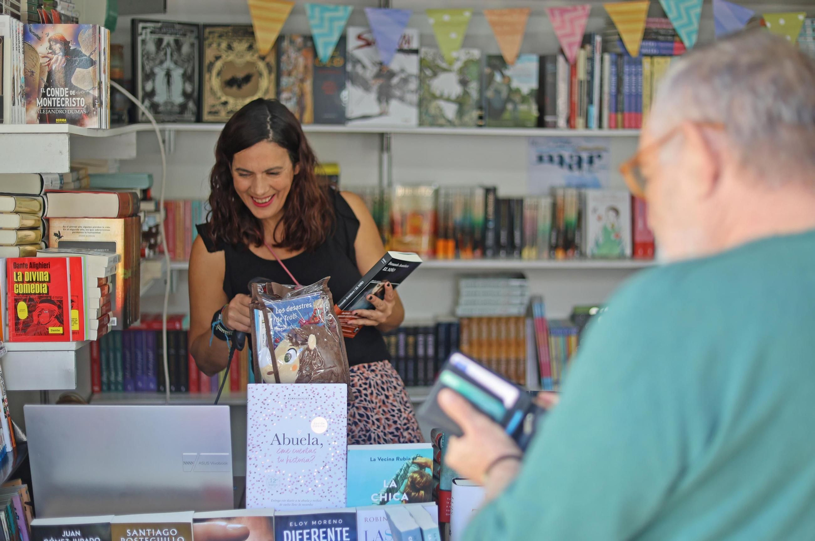 Imágenes de la  inauguración de la 48 edición de la Feria del Libro en Huelva