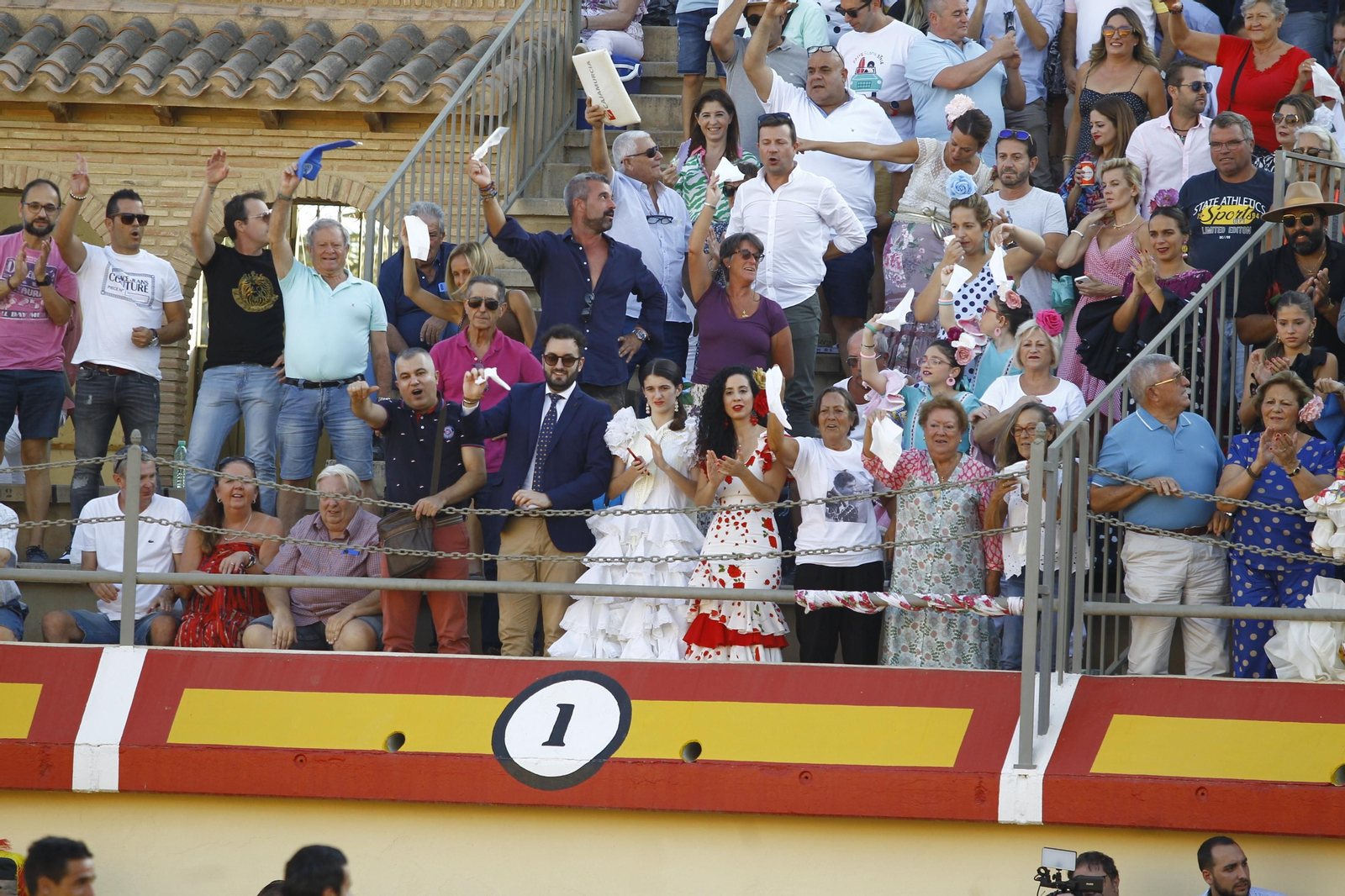 Imágenes de la corrida de toros de la Feria de Vera, con Morante de la Puebla, Emilio de Justo y Pablo Aguado
