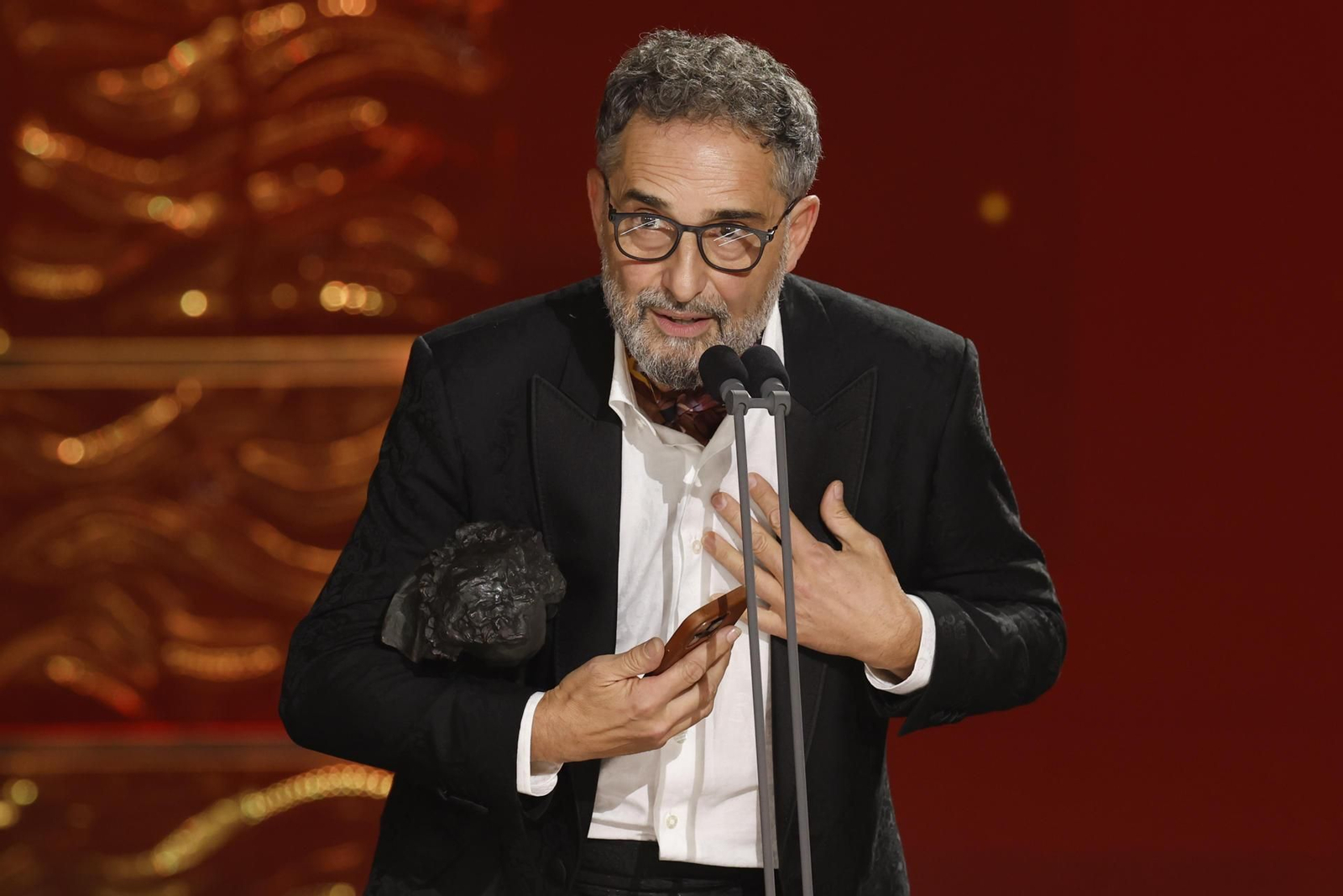 l cantante Jorge Drexler recoge en nombre del director brasileño Walter Salles el Goya a la ´Mejor película Iberoamericana´ por ´Ainda estou aquí´,