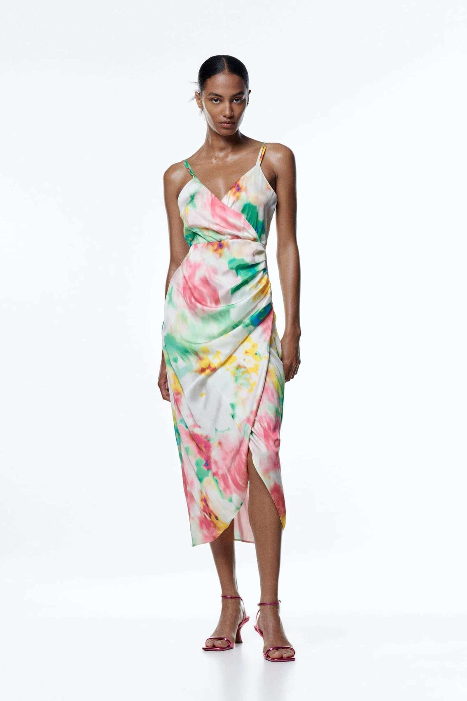 Vestido en tie dye de tirantas de Zara. Vestido en tie dye de tirantas de Zara.