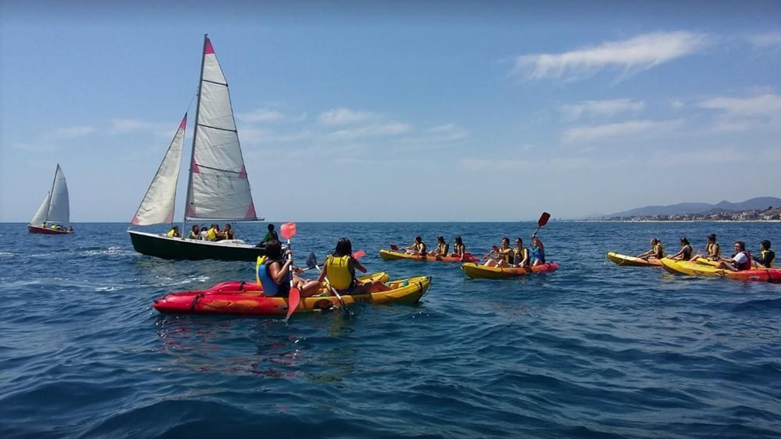 Son varias las actividades acuáticas que puedes realizar en las playas de Granada