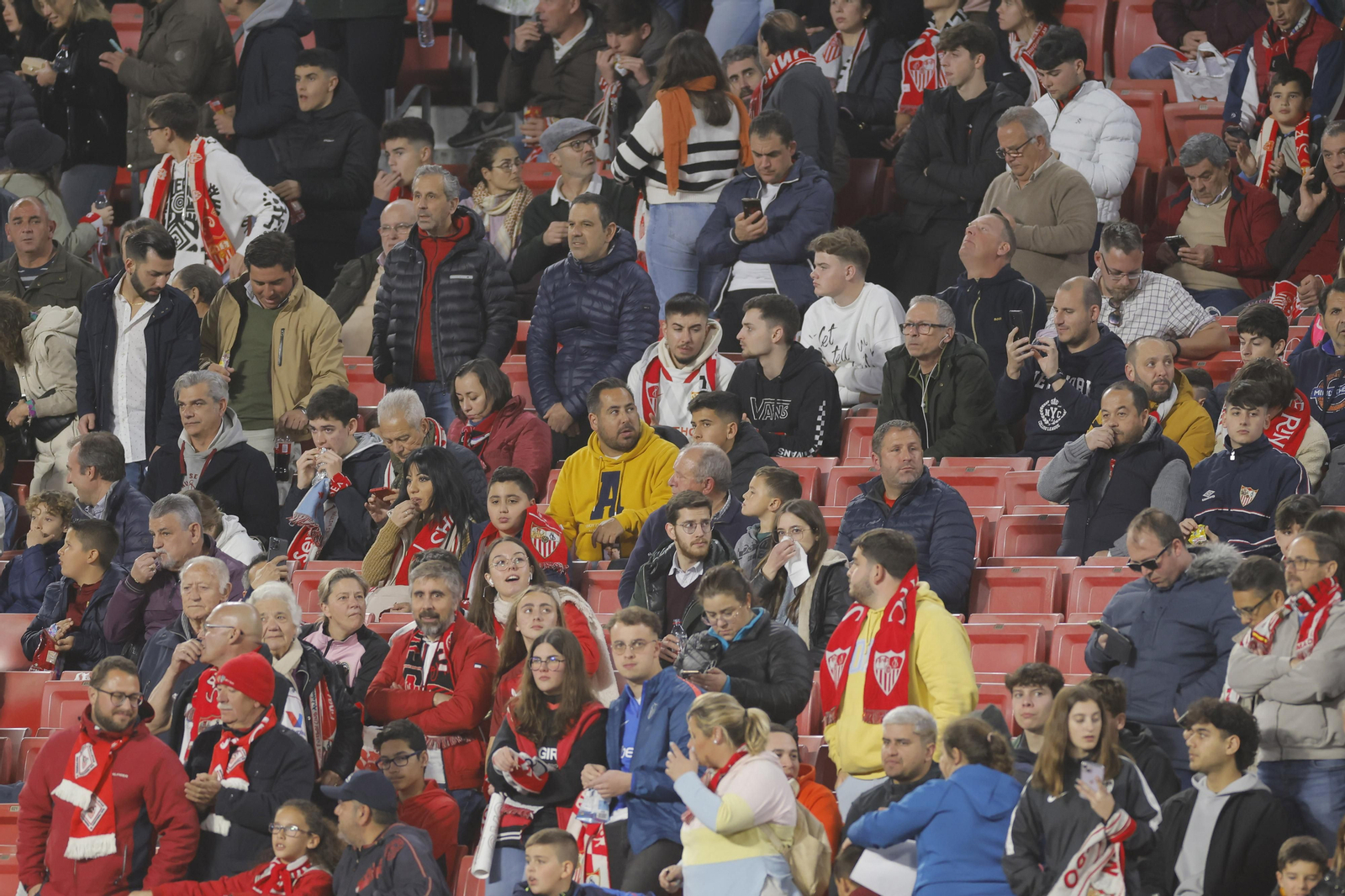 Búscate en las fotos del SEVILLA FC-PSV EINDHOVEN