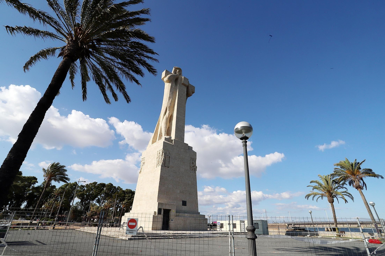 Imágenes del Monumento a Colón que ya se puede ver sin andamios en la Punta del Sebo