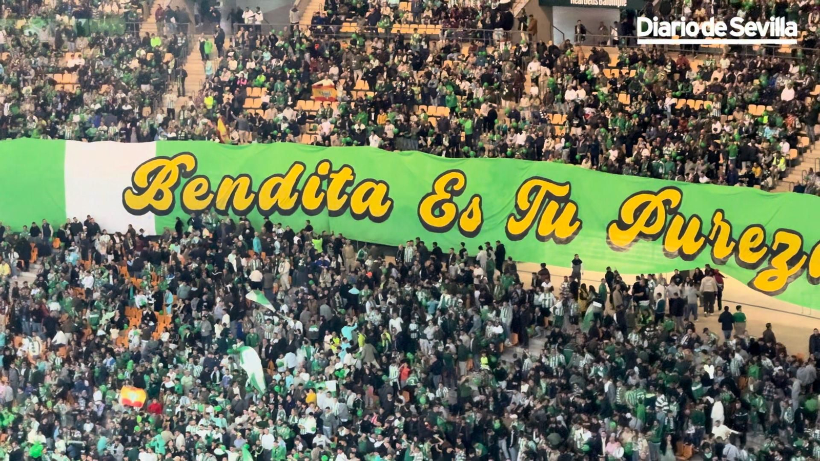 El tifo de la afición del Betis ante el Barcelona