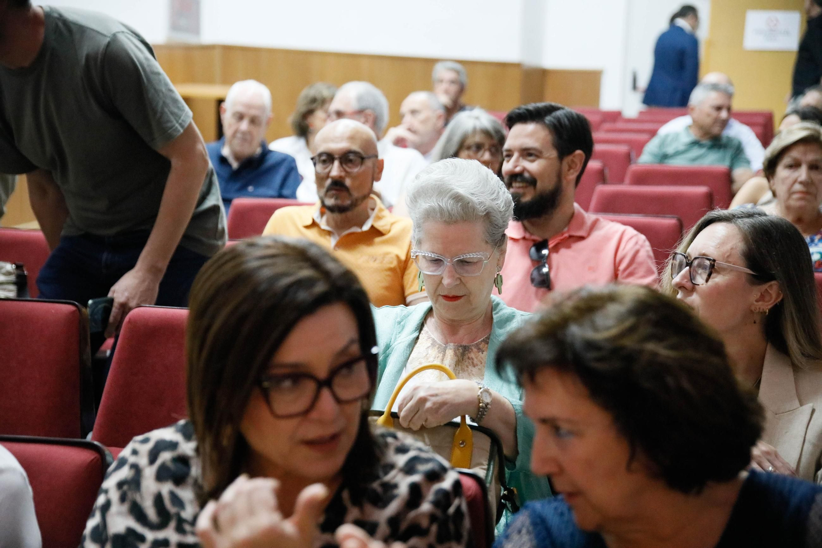 Imágenes de la presentación del documental "Almagrera, un sueño minero" en la biblioteca Villaespesa de Almería