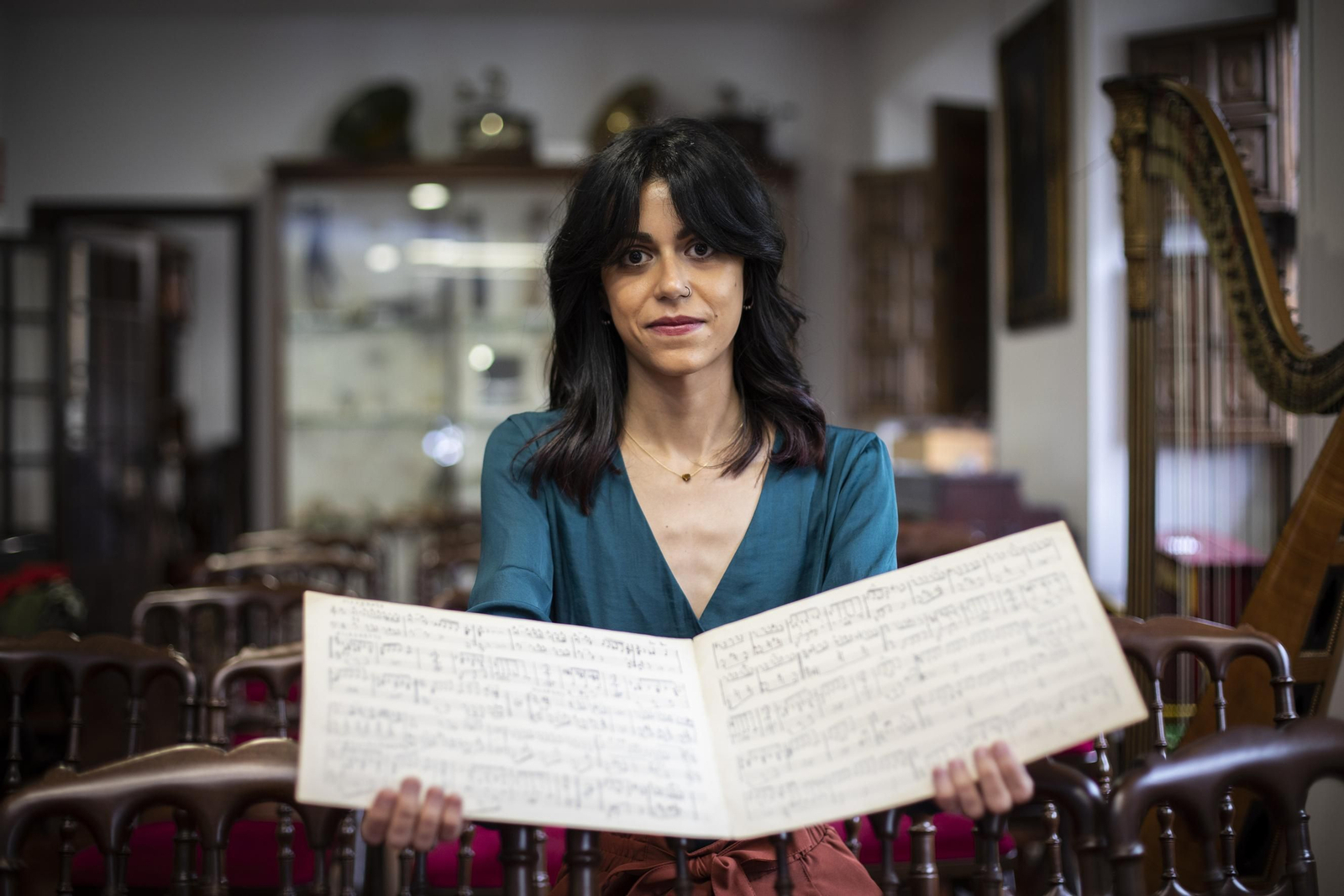 Elsa Calero-Carramolino posa en el Centro de Documentación Musical de Andalucía