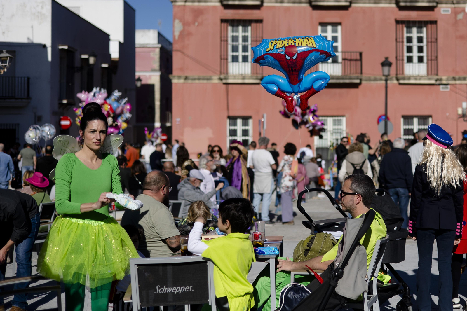 Búscate en las imágenes de la cabalgata de carnaval del Puerto de Santa María