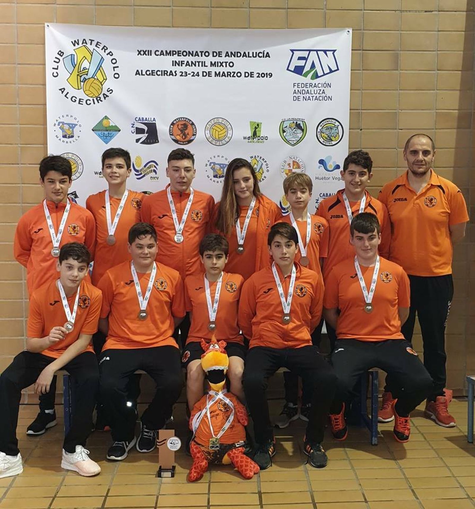 Los infantiles del Waterpolo Jerez, con la medalla de bronce del Andaluz mixto.