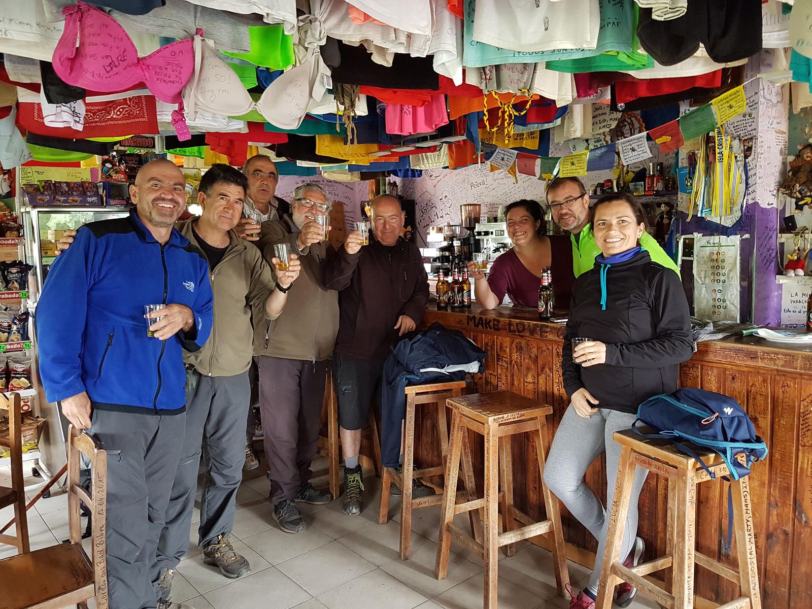 El el techo de A Casa Verde se cuelga de todo, hasta sujetadores.