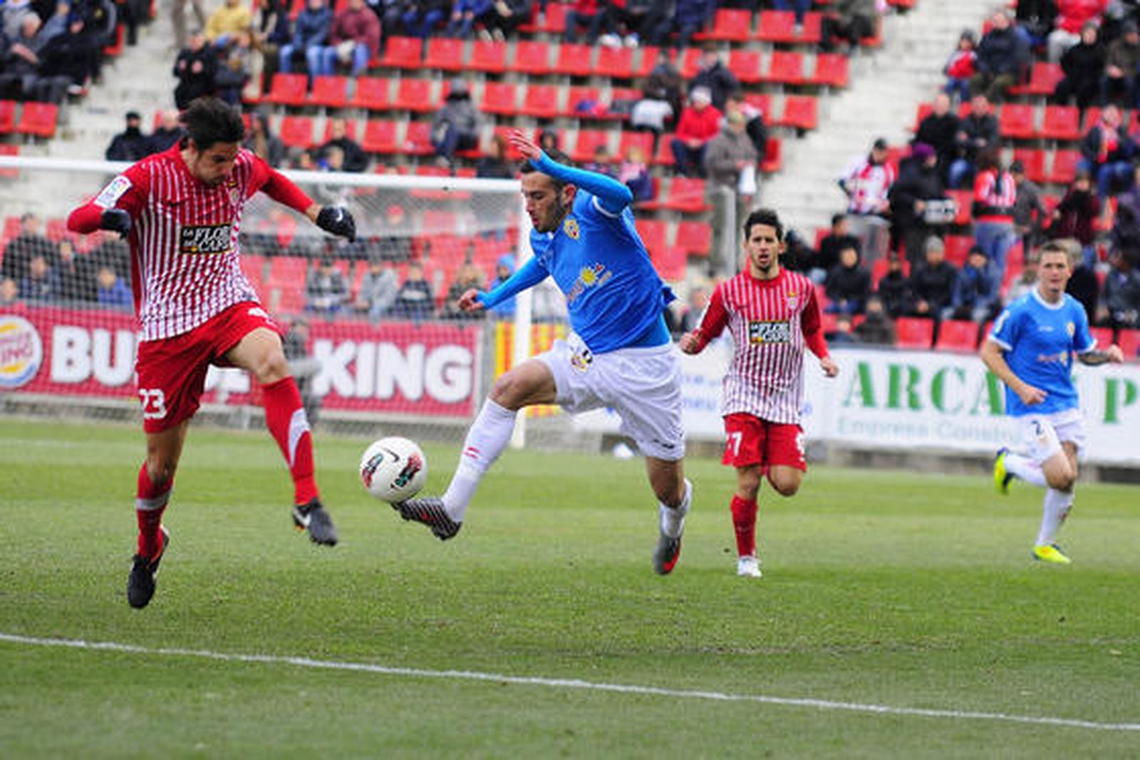 El Almería gana a domicilio al Girona y empata a puntos con el tercero. / LOF