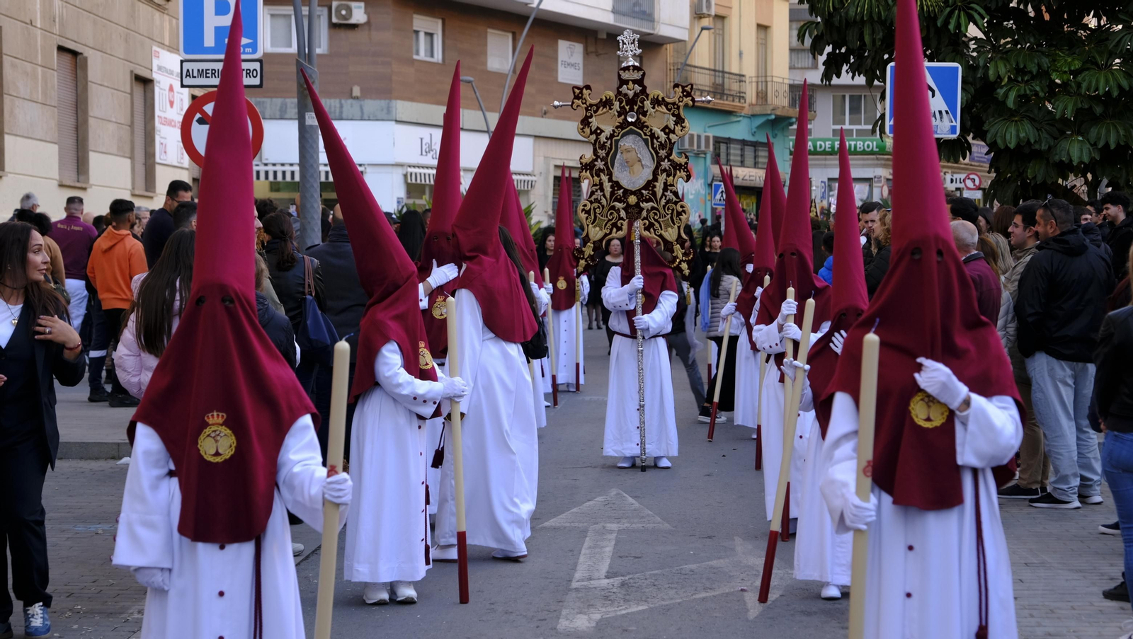 Coronación desaría al viento en su estación de Penitencia