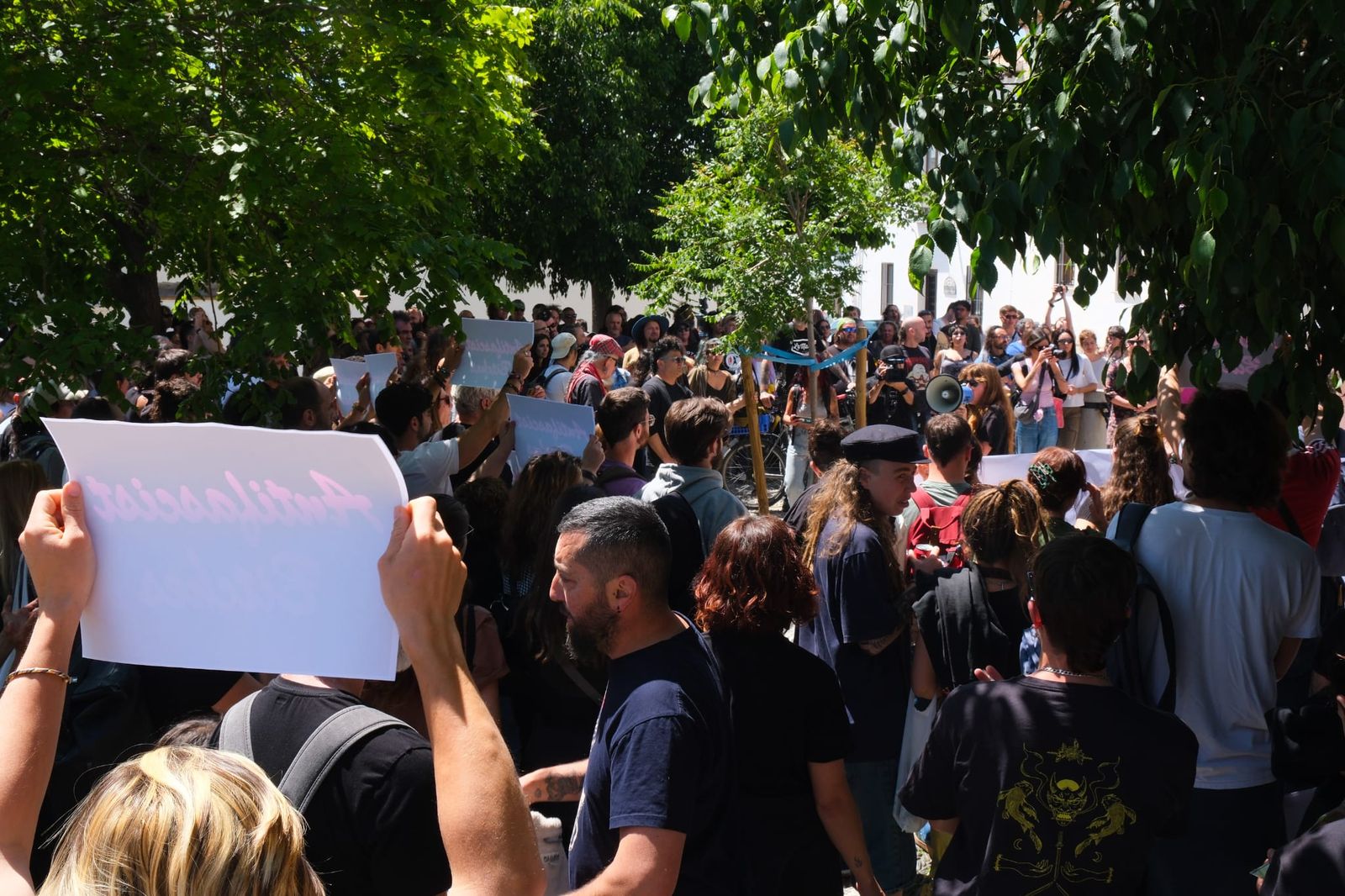 Indignación en Granada: las imágenes de la protesta tras la paliza ...